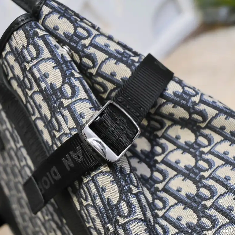 2112YZ0144 Bag Dio 0625